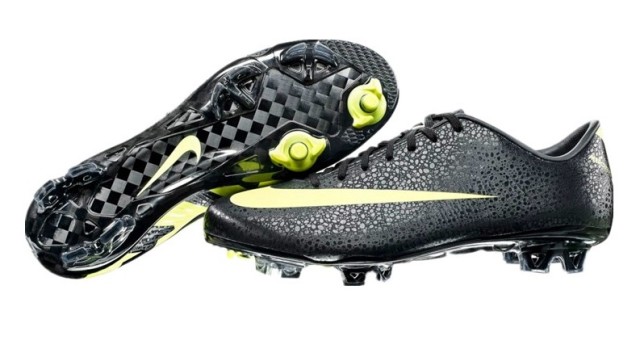 c罗耐克球鞋,c罗穿过的足球鞋都是耐克吗