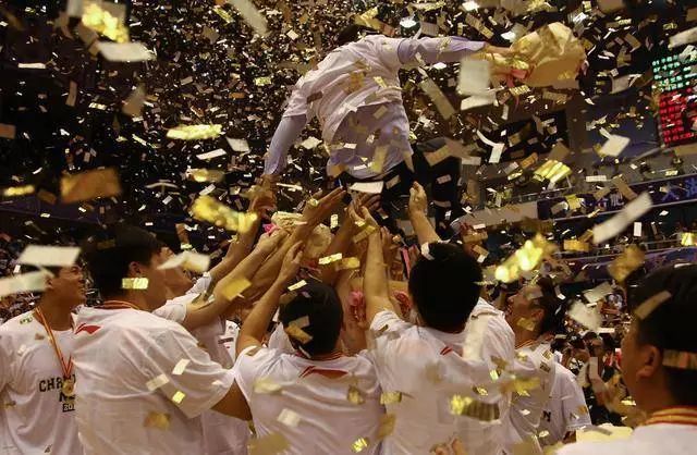 2020世界足坛发生的事情,全球足球赛事停摆