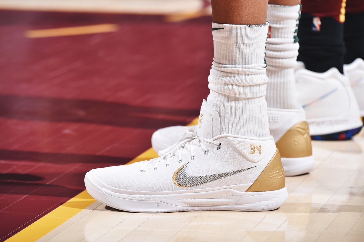 “师弟”让这双鞋在赛场上寿终正寝！IT穿这双鞋说出了湖人总…！