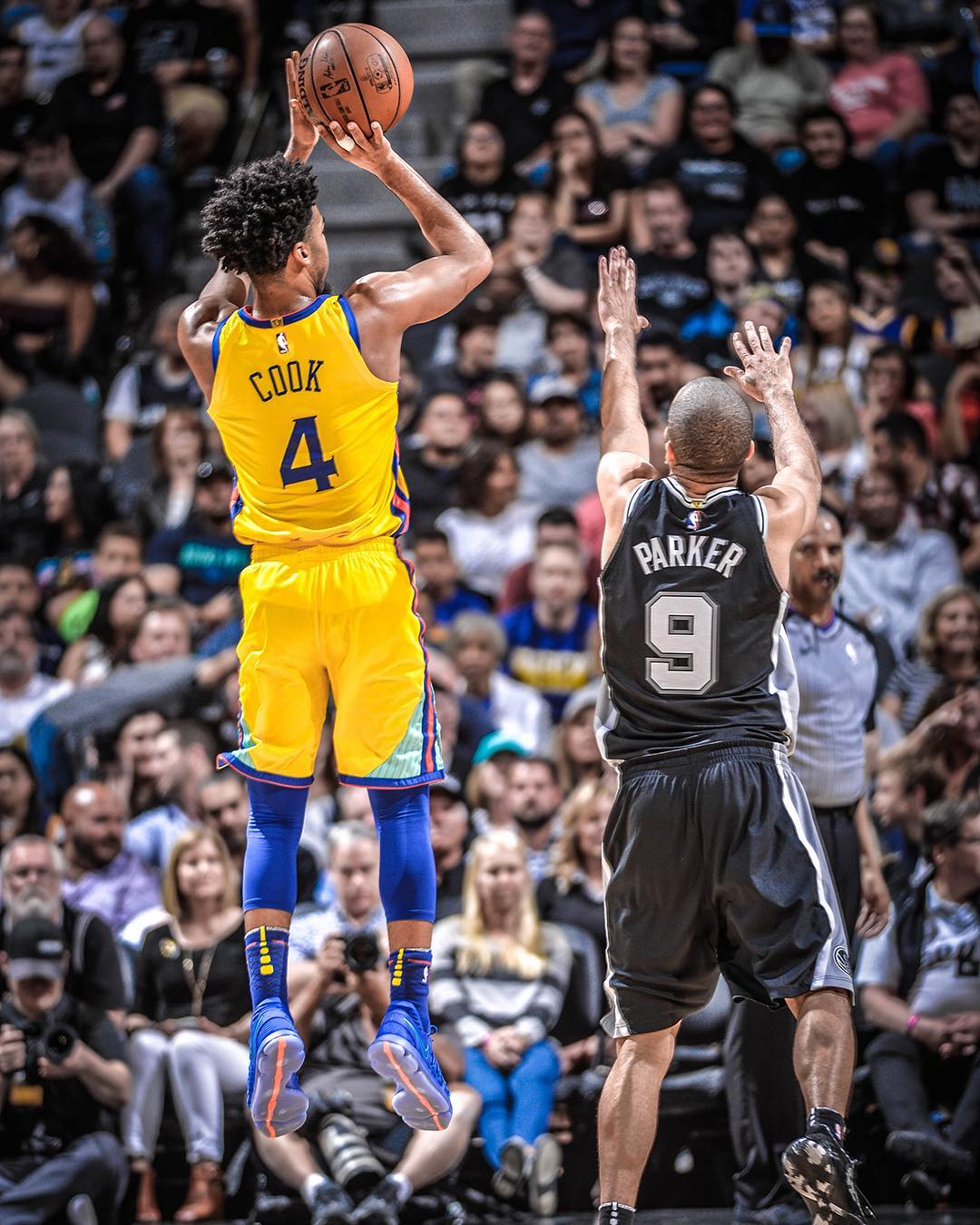 “师弟”让这双鞋在赛场上寿终正寝！IT穿这双鞋说出了湖人总…！