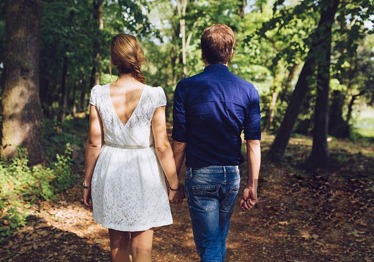 孕妇操和散步哪个有利于顺产,散步和爬楼梯哪个更有助于顺产