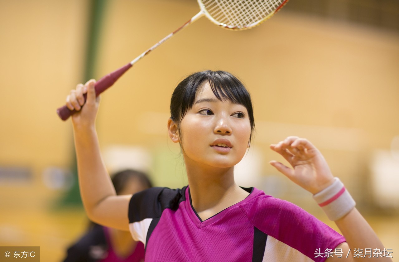 零基础学羽毛球高远球,羽毛球高远球女生教学