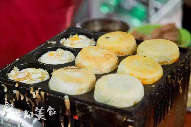 永远要排队的包子店,10元管饱小摊