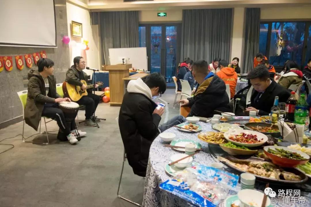 吉普赛青年,吉普赛人坐大篷车