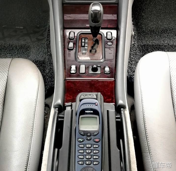 2万块钱买了一辆奔驰跑车 (花100万买一台奔驰超跑)