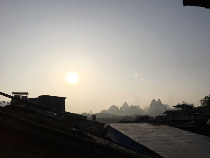 愿你眼里充满阳光笑里全是坦荡,愿你眼里装着太阳