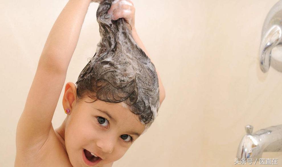 如何洗头才能不再让头发干枯毛躁,头发干如何洗头