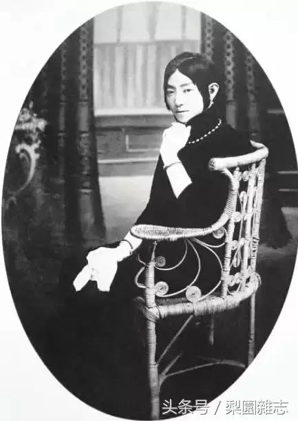 试论移步而不换形：关于京剧表演艺术的规律问题