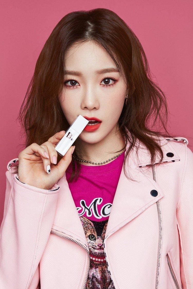 孔孝真欧尼妆容,孔孝真蓝色眼线妆