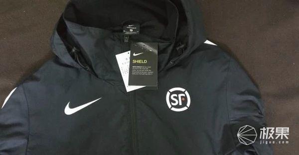 首发试穿顺丰×耐克定制快递服：能配它的只有特斯拉定制三蹦子！