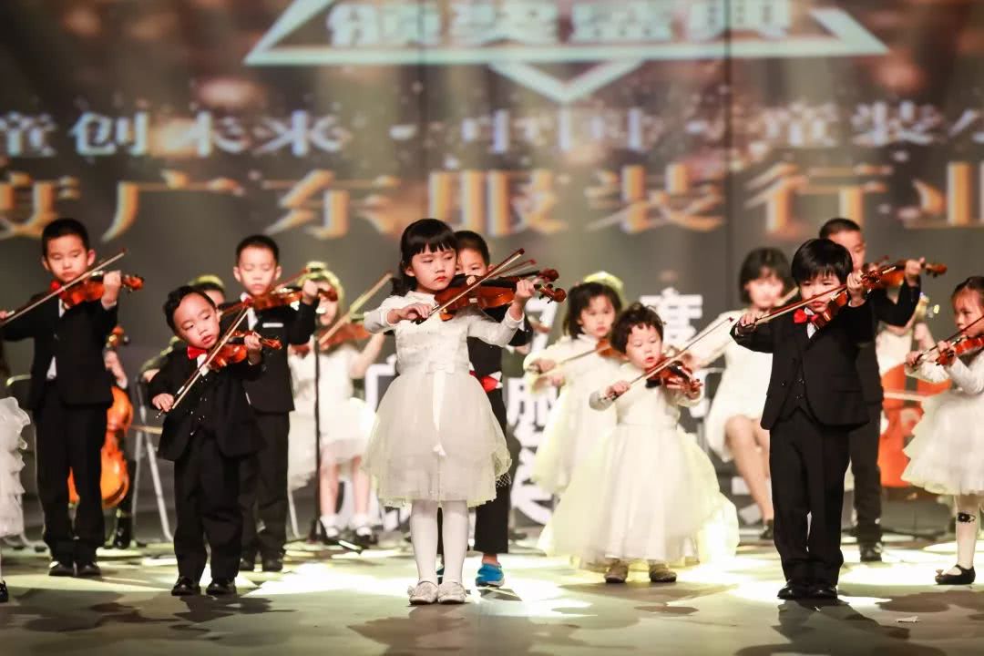 “童创未来·中国童装小镇”2017年度广东服装行业颁奖盛典举办