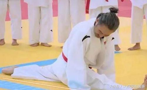 男明星邪魅一笑杨洋,男明星一字马大比拼杨洋