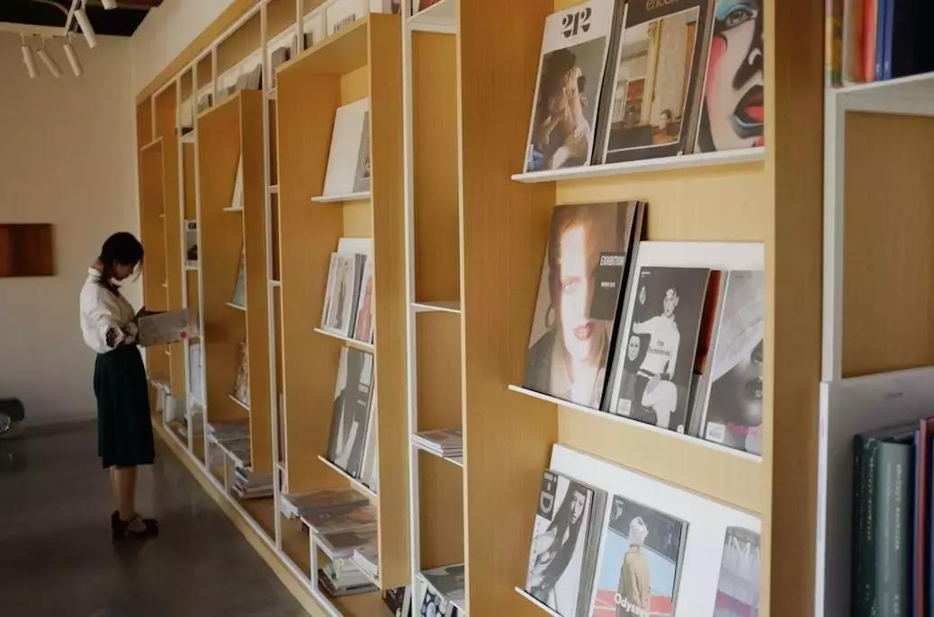 刘若英老公拿下老北京胡同房，却开了家最不赚钱的图书馆