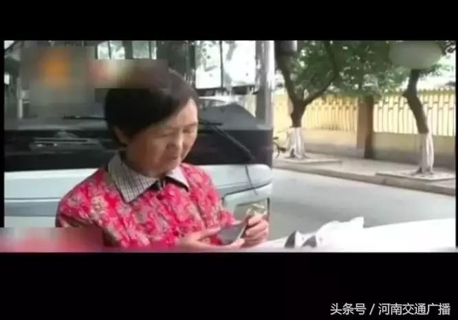 冬天莲藕发黑是滴药水泡出来的吗,莲藕水泡后为什么会发黑