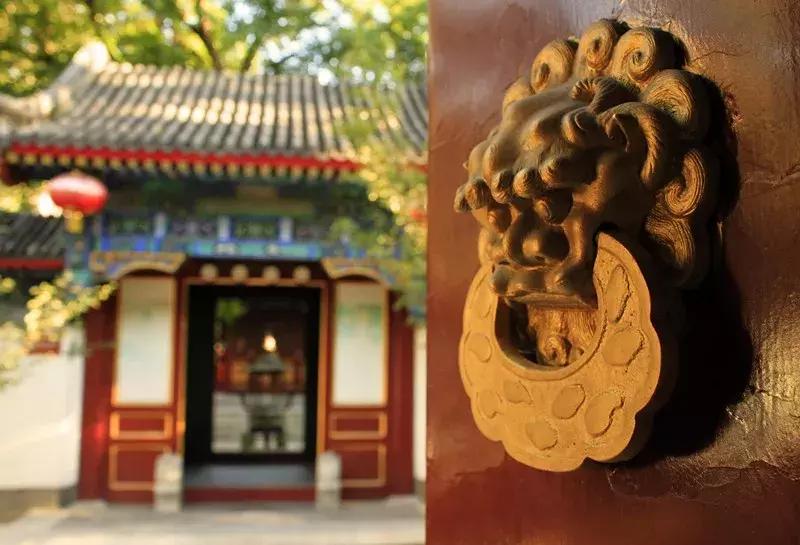 红楼梦妙玉槛外人,妙玉自称槛外人是什么意思