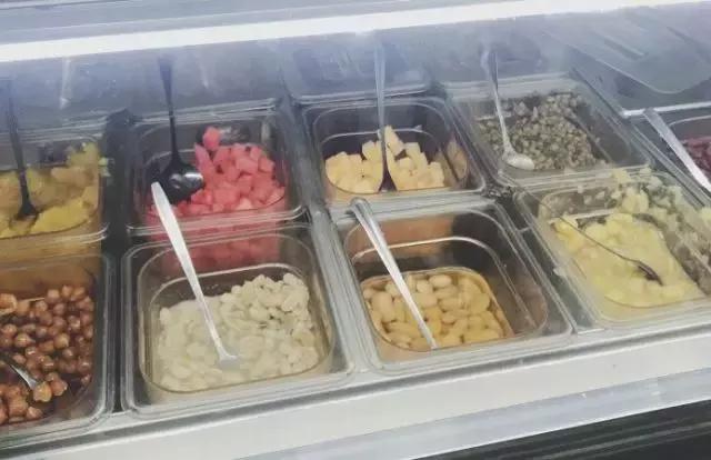 听说这是一家帅哥开了10+年的烧仙草老店！但帅哥却……