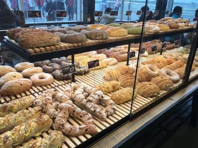 如今看原麦山丘：做到单店月销300万，走红真是因为“网红”店？