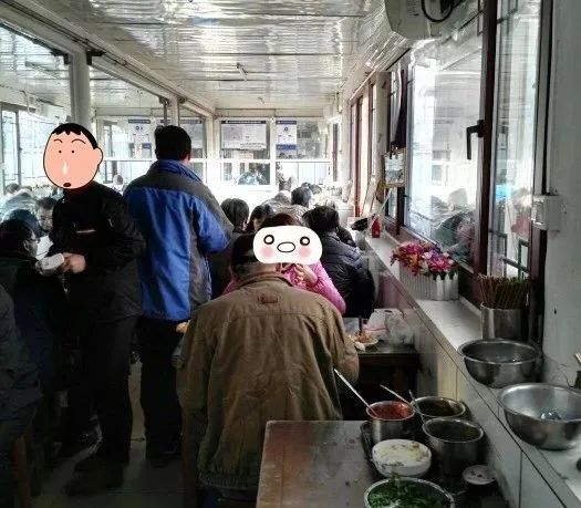 这么low的店，竟然这么多人抢着去吃
