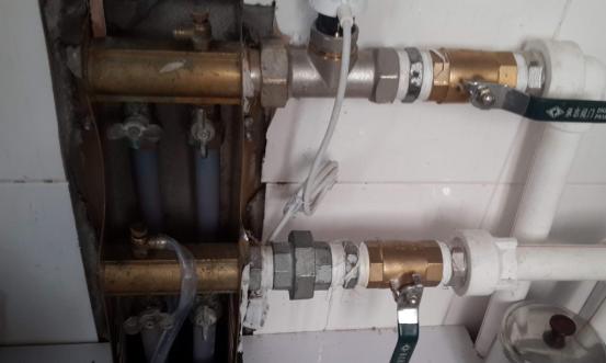 家里地暖不热了找谁修理,地暖供暖了不热如何排气