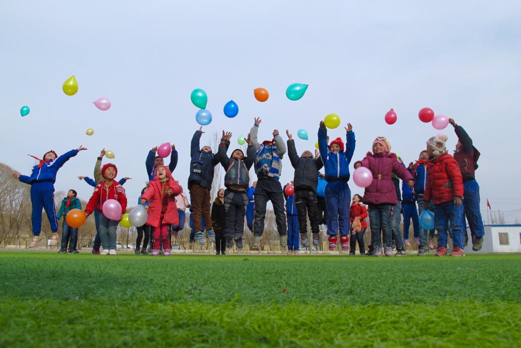 爱超越语言——北京志愿者在*疆新**的慈善活动感动人心