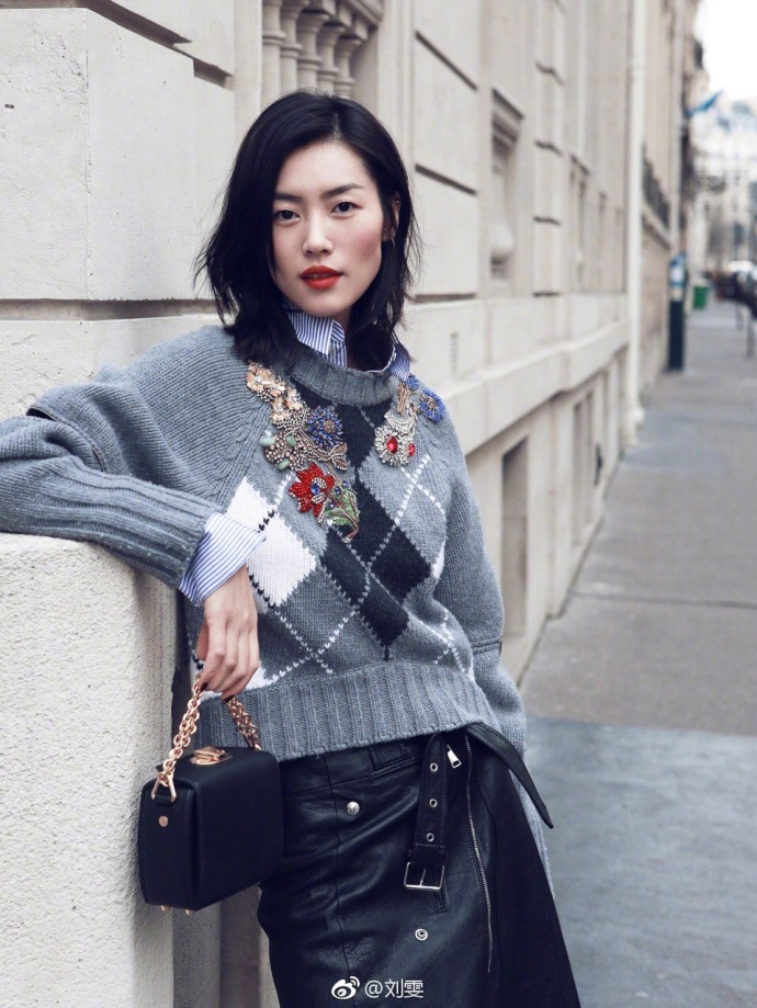 刘雯照片摆拍姿势的摆法,拍照高级pose刘雯站立走秀