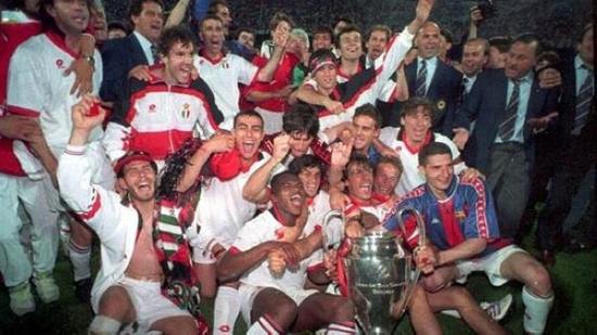 他率队4-0暴揍巴萨梦之队，一个赛季狂轰74球