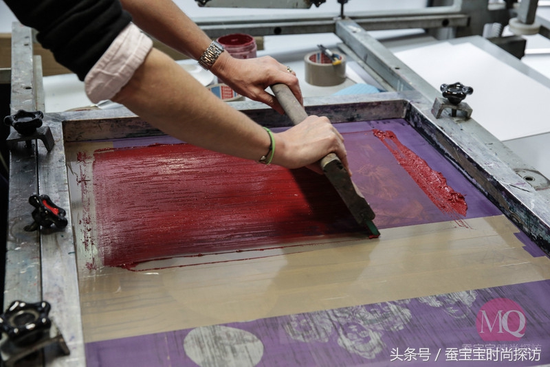 迷彩丝影-专访法国丝印大师VeroniqueFremy盛放法国的东土之花