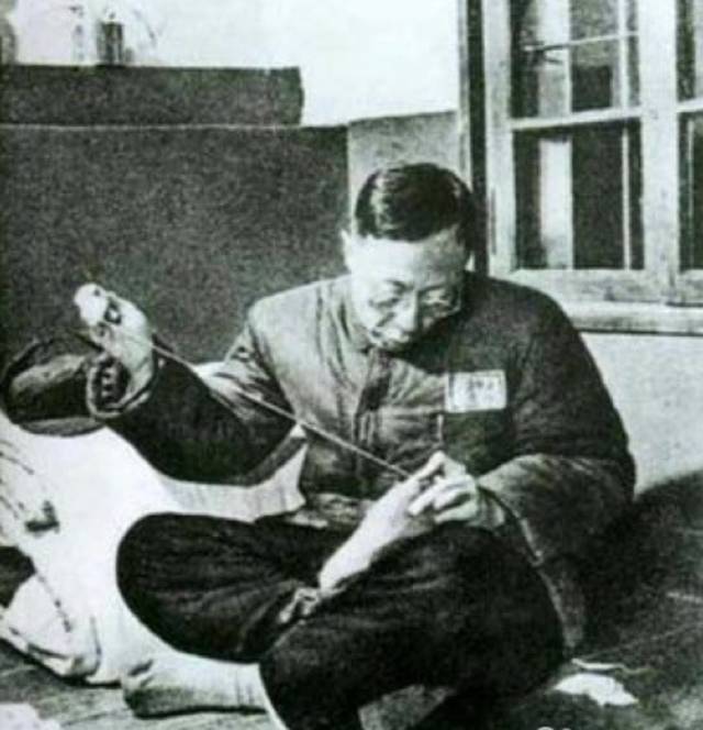 特工普京，罕见的李嘉诚，没有胡子的鲁迅，这些照片你一定没见