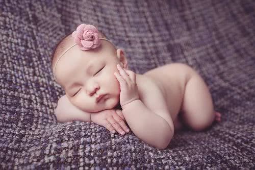 1-2个月宝宝睡不踏实老醒怎么回事,1-2两个月宝宝的睡眠规律