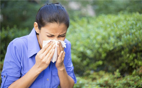 仰头喷鼻药水遗害无穷，你是否也在这样做？