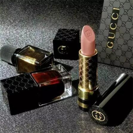 原来gucci才是被时装耽误的美妆界大咖咯
