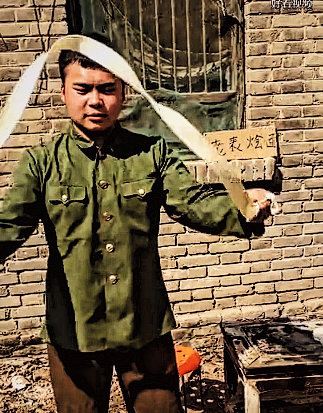 偷“*铐手**”的钱买一碗无名氏烩面，那才是最好吃的烩面