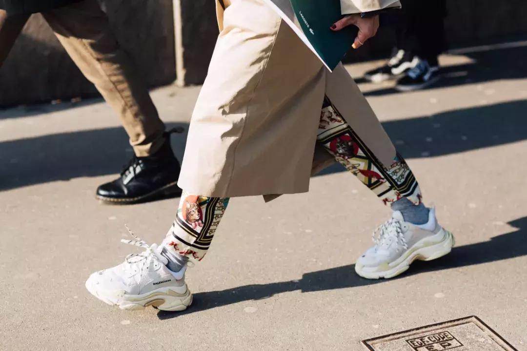 春夏小白鞋新款2022爆款百搭,百搭厚底小白鞋春夏