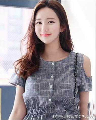 穿长牛仔裙怎么扎头发好看甜美,气质中长发发型女生怎么扎