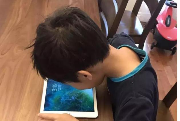 小孩看ipad的距离超过1.5米,小孩看ipad越远越好吗