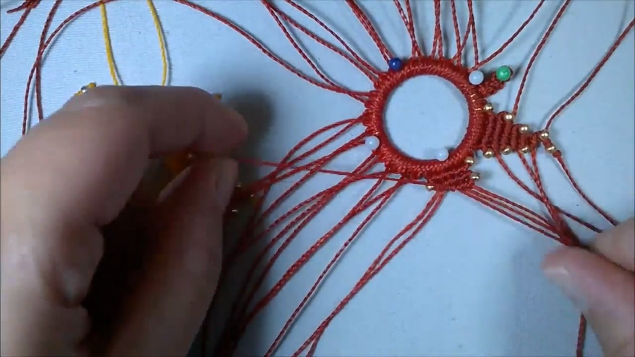 扁吊坠项链编织简单教程,手工编织太阳吊坠图解