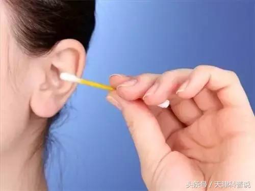洗澡耳朵进水怎么办现在很痛,儿童洗澡防耳朵进水
