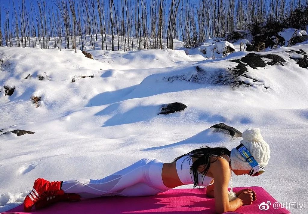 世界最年轻辣妈身材,比基尼走秀夏日套装欧美辣妈