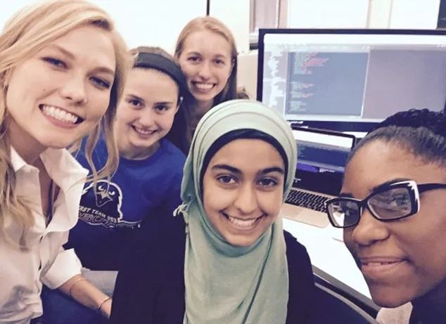 当有人说女生不该化妆,女生适合学cs