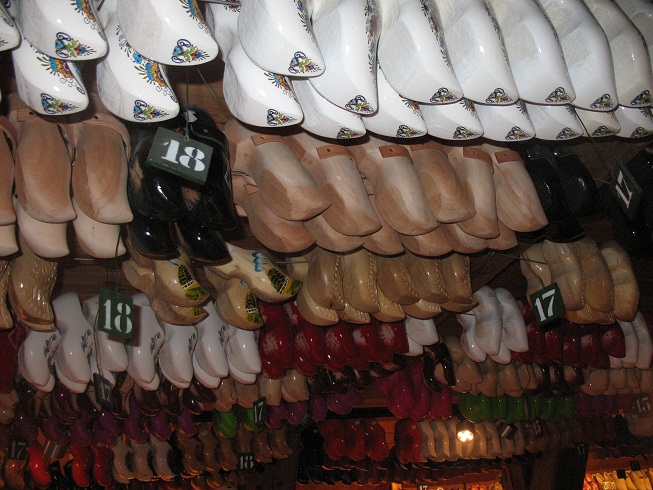 观察与思考：荷兰旅游纪念品引出的思考