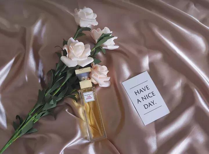 闻香识女人中提到的香水品牌,迪奥香水广告闻香识女人