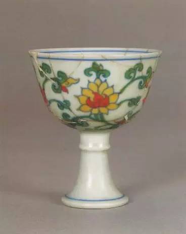 成化斗彩上的红彩和绿彩,古釉瓷器鉴定方法