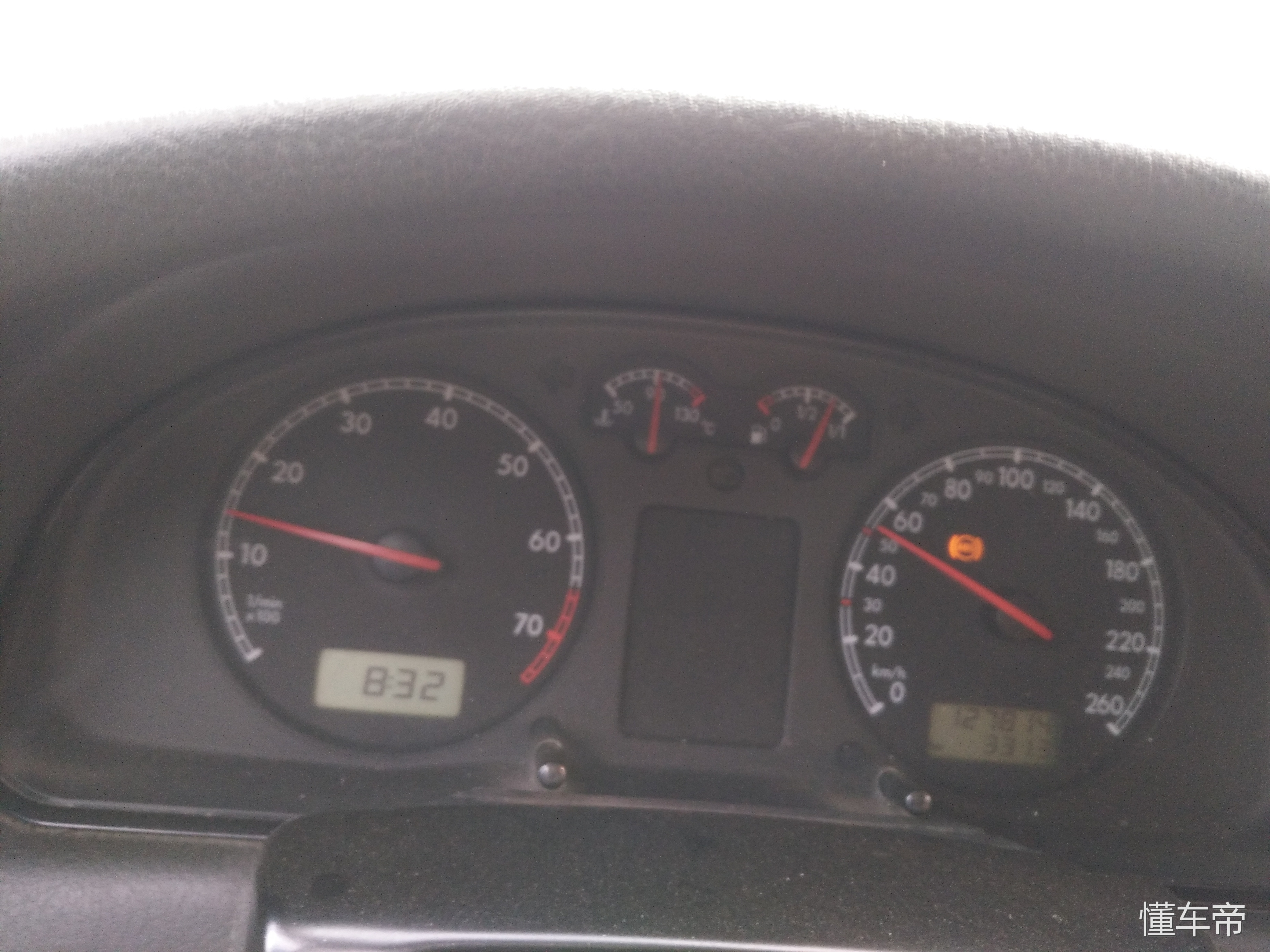 行驶过程中abs灯亮,行驶中abs灯亮过一会熄灭