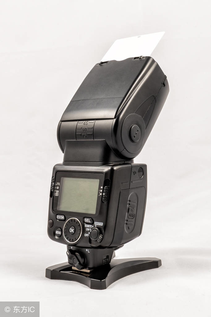 闪光灯如何压暗太阳光,怎么让光线很强的情况下开闪光灯