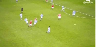 外媒评c罗超远吊射神仙球,c罗惊世倒钩足球小将