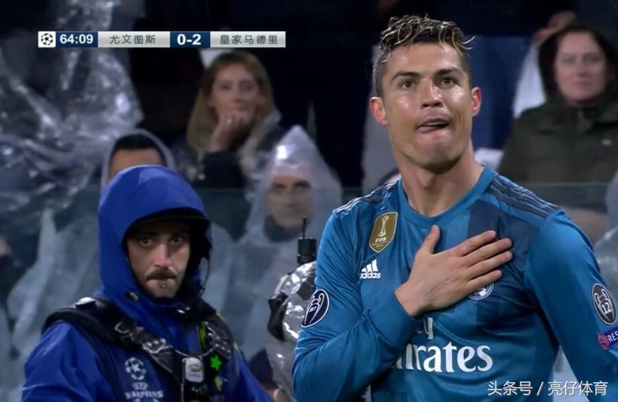 外媒评c罗超远吊射神仙球,c罗惊世倒钩足球小将