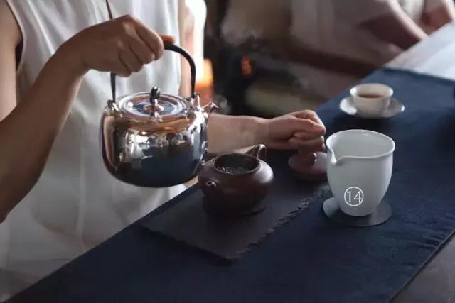 茶席上的茶器是什么样的,一个完整的茶席有几个茶器