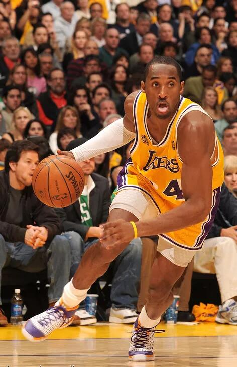 科比黑曼巴战靴,回忆科比经典