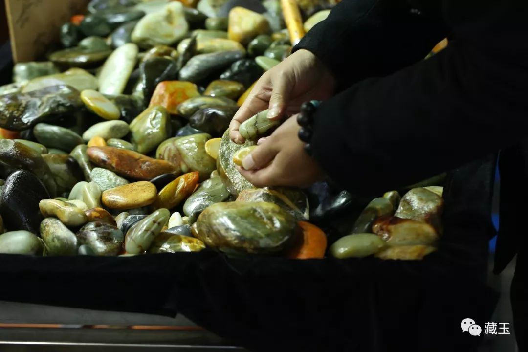 一个是60一颗,一个是10000一克……