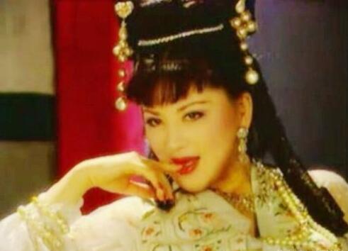 被誉为第一美妇，48岁靠选美一炮而红，60岁只剩下性感